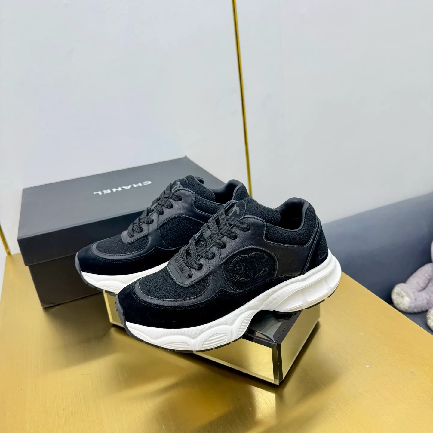 p700🐮🐮Upgraded version, upgraded version, upgraded version! No rebuttal accepted! ! ! ! Chanel Chanel dad shoes, couples' model for men and women - 2025 top casual sneakers in the counter. This classic design; the upper is electro-embroidered with various techniques; ❷The inner lining is made of: original Yangli + net ❸The outsole is based on: the original TPU combination outsole. The full set of boutique packaging for women 35–41